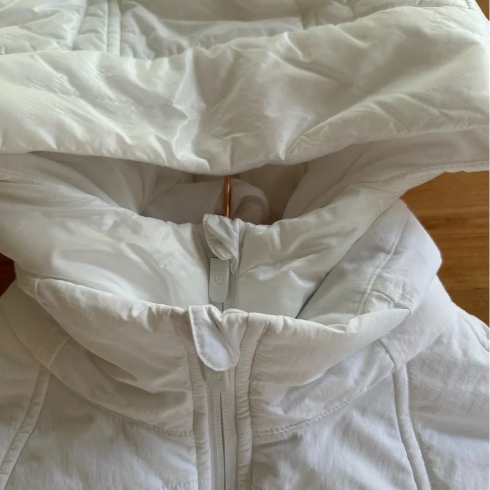 Lululemon Another Mile Puffer Hooded Jacket White Size 4 NWT